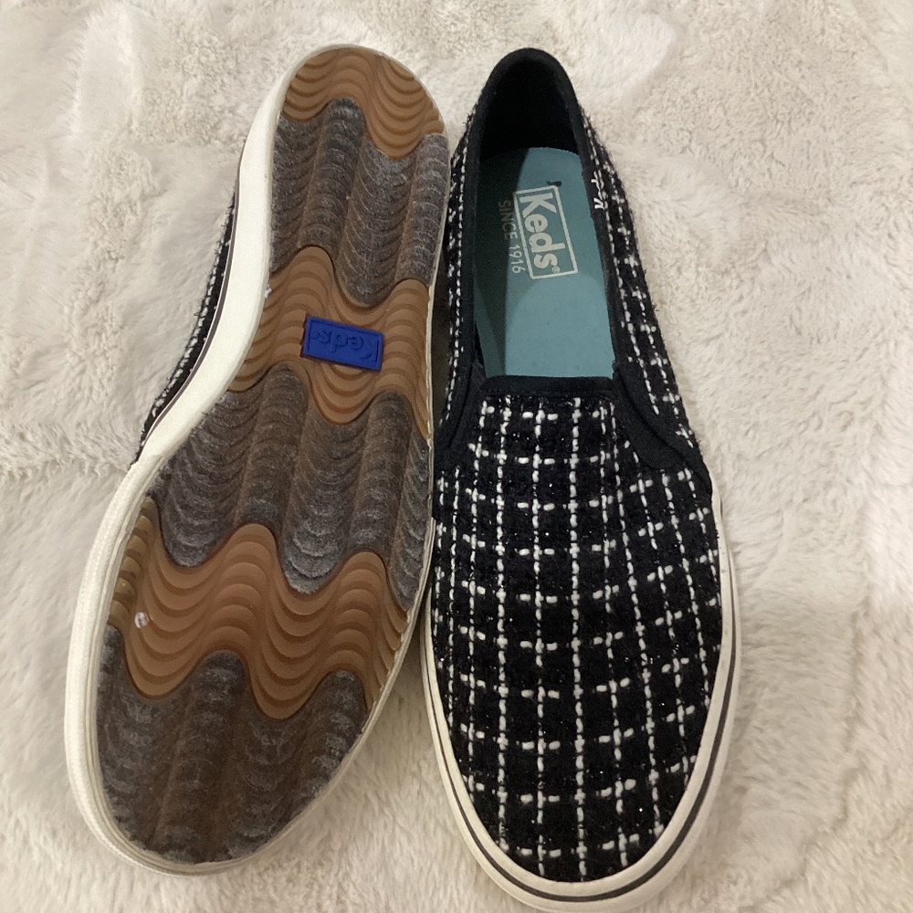 Keds Slip on Tennis shoes - Picture 2 of 2